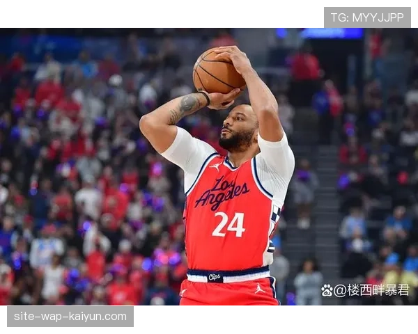 快船老将阵容经验丰富 健康管理成赛季成败关键 快船老将阵容经验丰富 健康管理成赛季成败关键